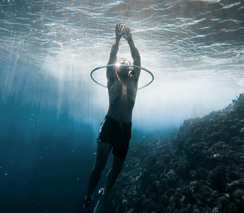 People scuba diving with Ananda